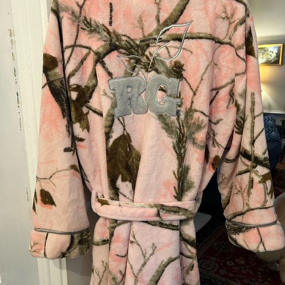 Realtree Pink Camo Robe - Picture 2 of 3